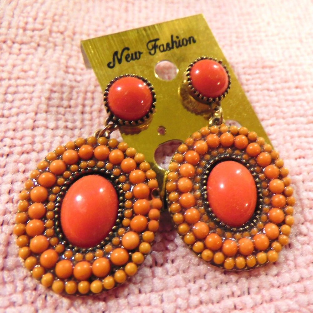 NEW - BEAUTIFUL CORAL POST DANGLE EARRINGS